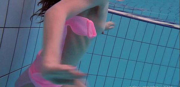  Enjoy Roxalana underwater naked in pool